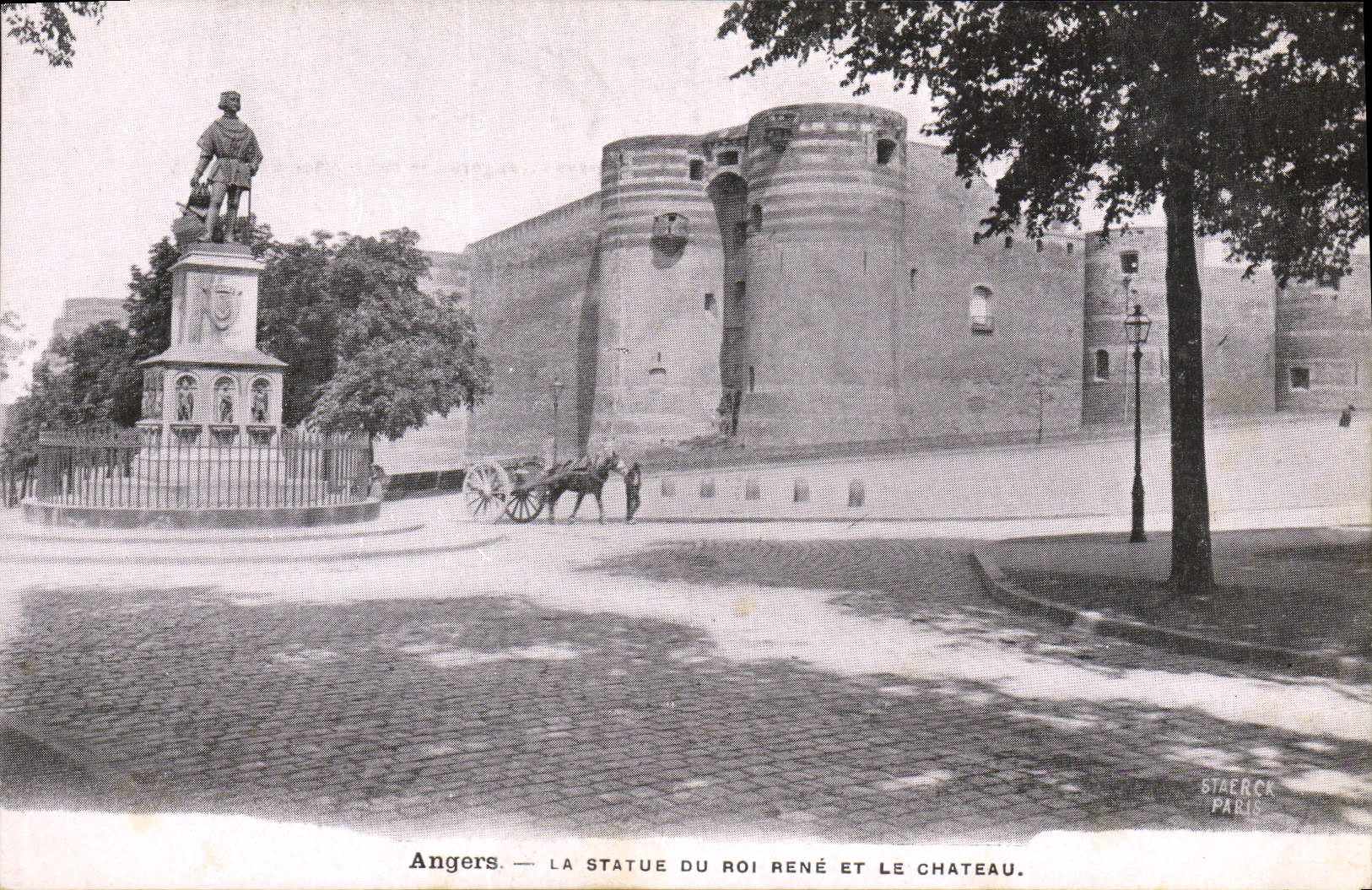 CPA Angers La Statue Du Roi Rene Et Chateau