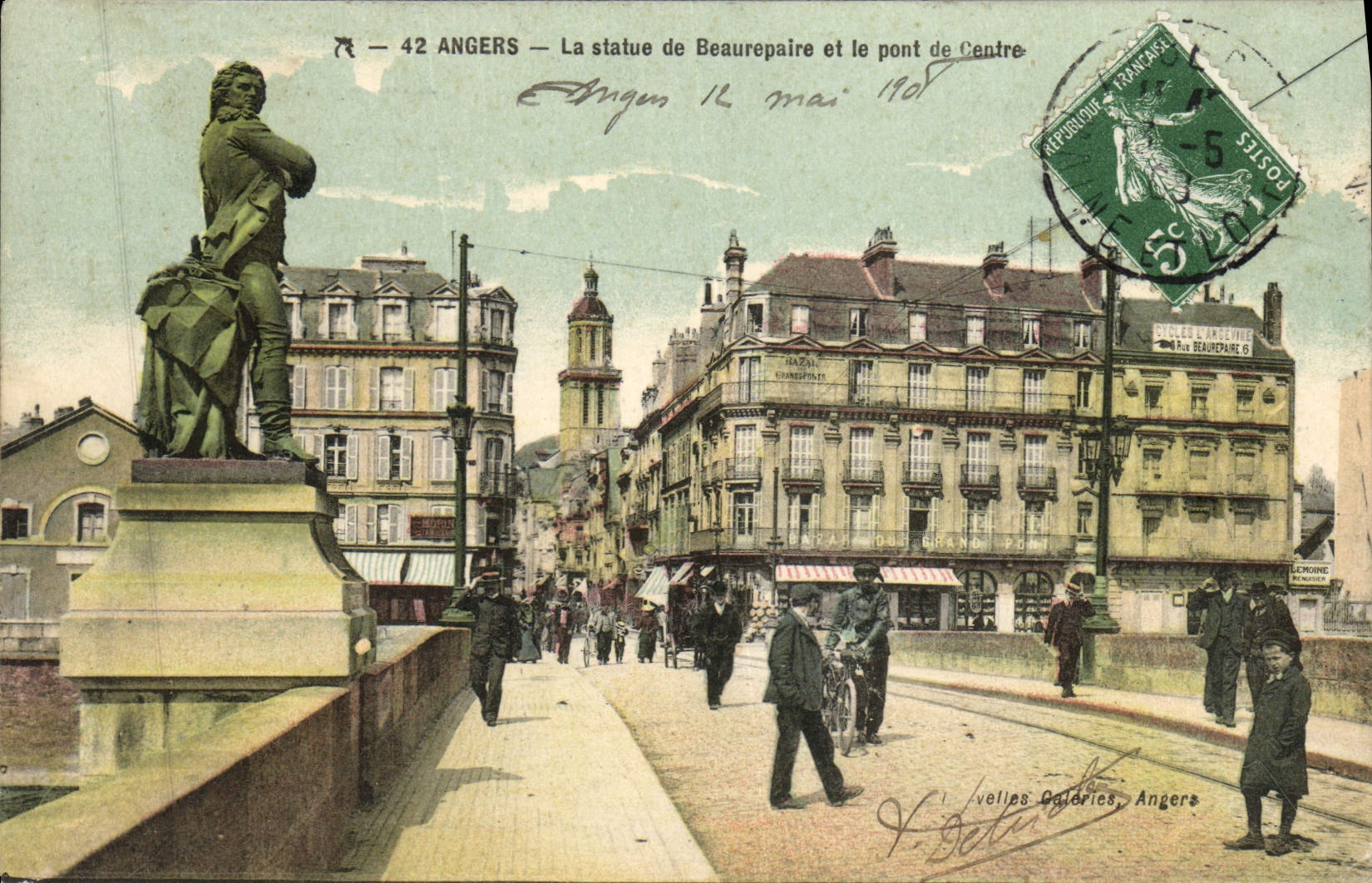 CPA Angers La Statue de Beaurepaire et le Pont de Centre