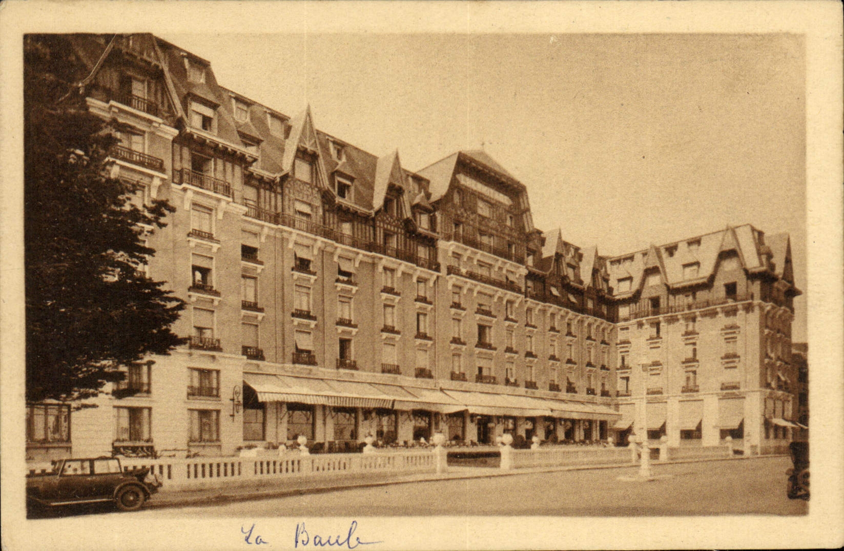 VINTAGE POSTCARD La Baule Hermitage Hotel