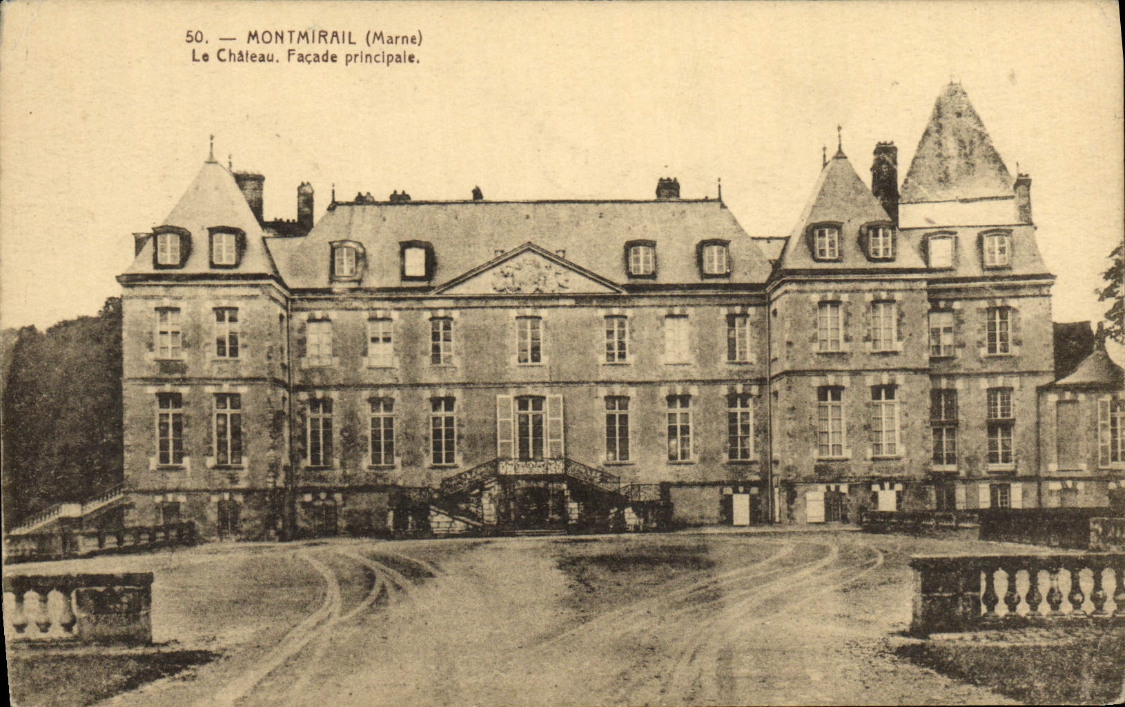 VINTAGE POSTCARD Montmirail the Castle Princlpale Frontage