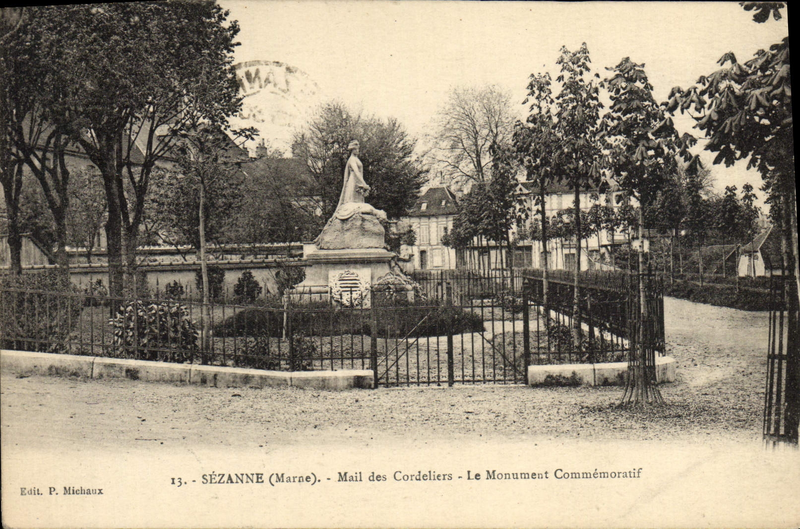 CPA Sezanne Mail des Cordeliers le Monument Commemoratif
