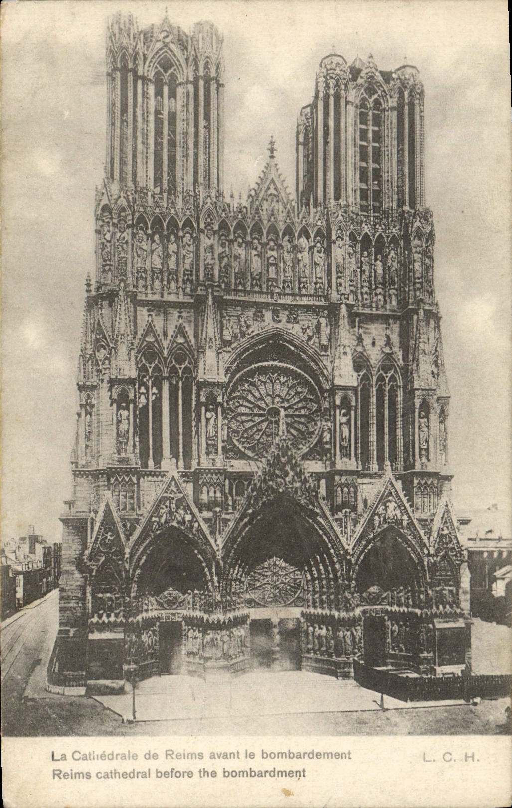 CPA Reims La cathedrale avant le bombardement
