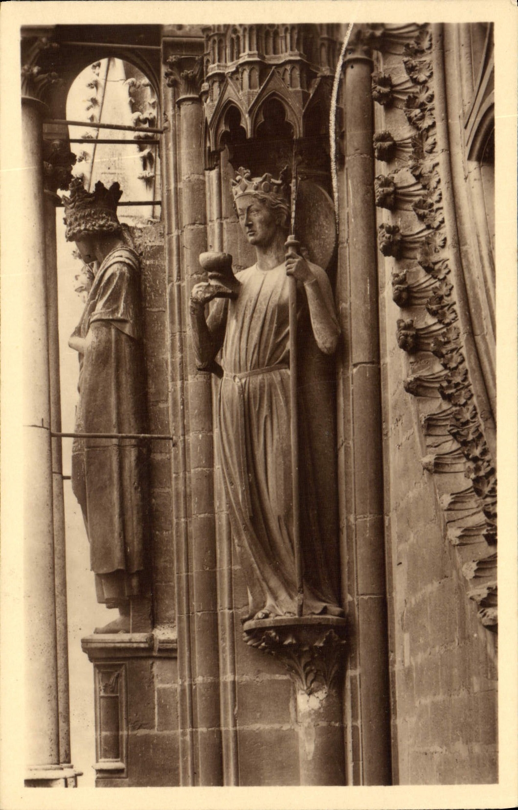 VINTAGE POSTCARD Rheims the Cathedral Transept Rules symbolizing the Catholic church