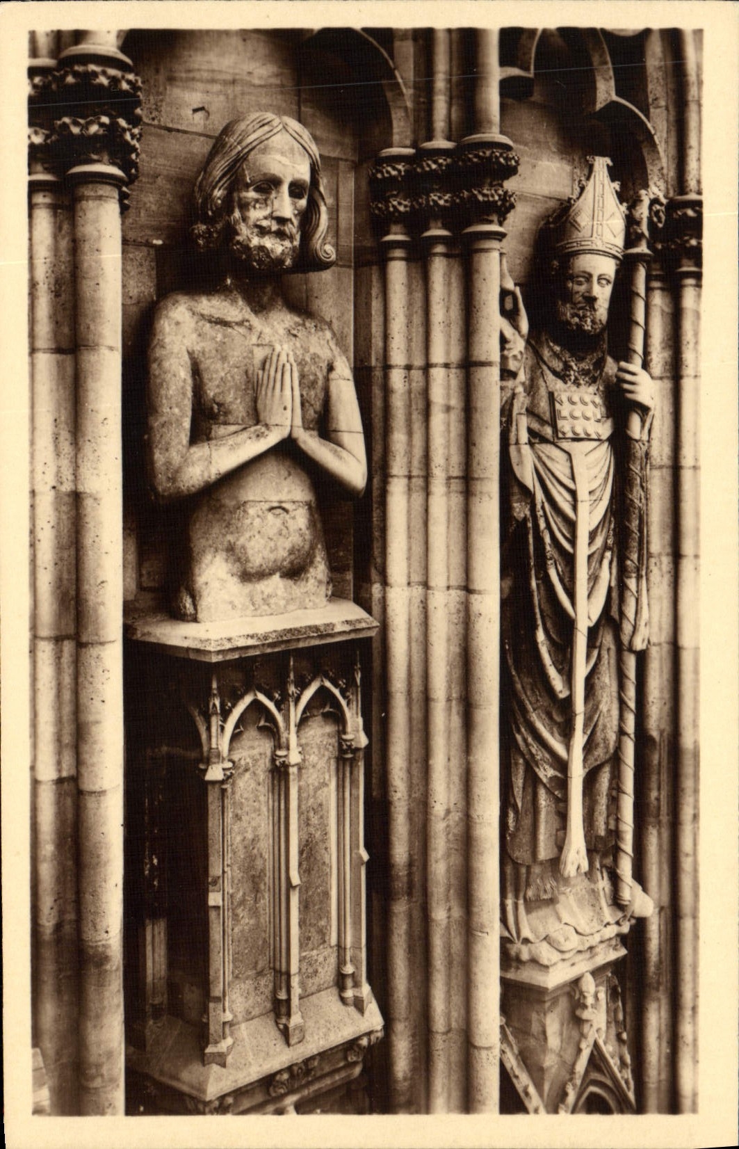 VINTAGE POSTCARD Rheims Cathedral Gallery of kings baptism of Clovis
