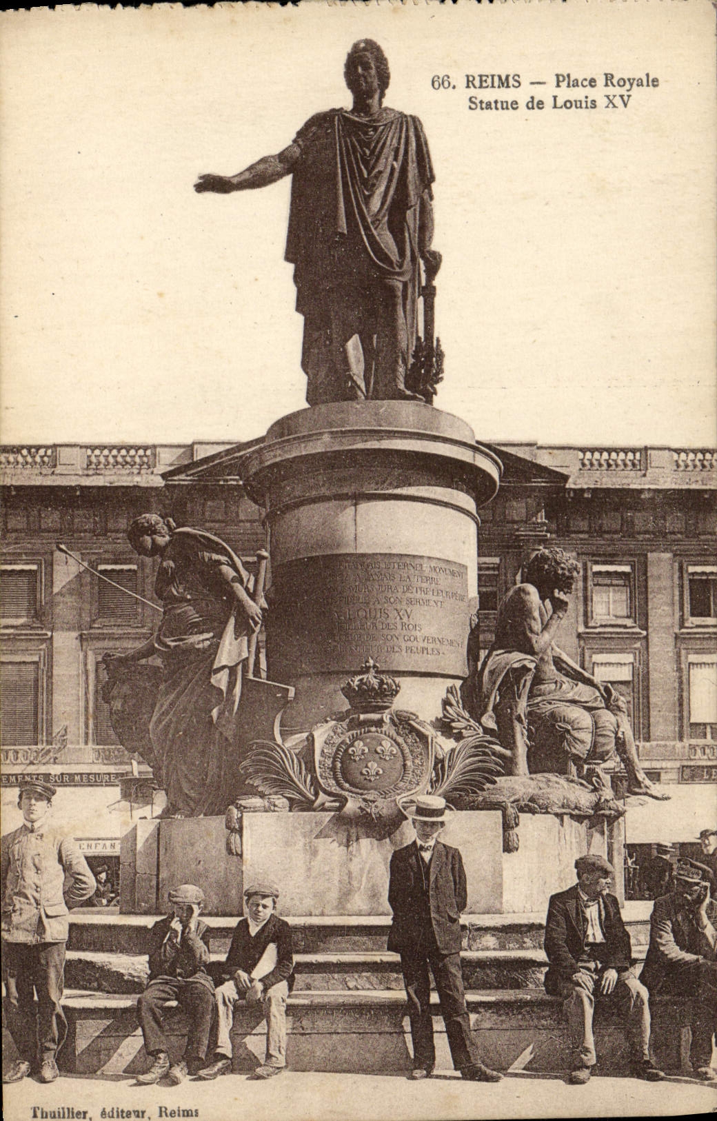 CPA Reims Place Royale Statue de Louis XV