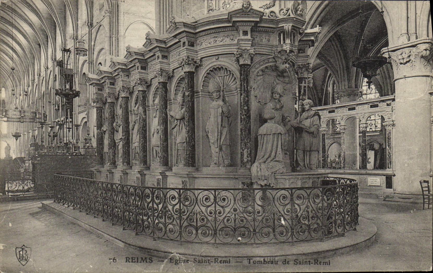 CPA Reims Eglise Saint Remi Tombeau de Saint Remi