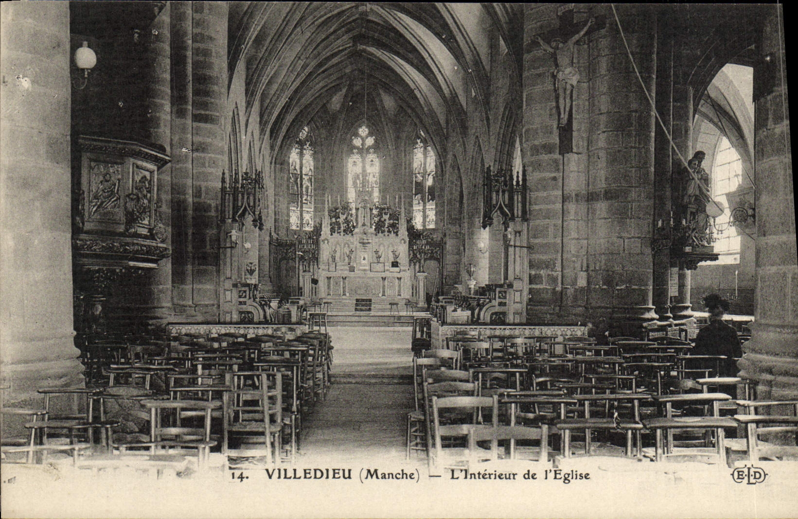 CPA Villedieu L'Interieur de l'Eglise