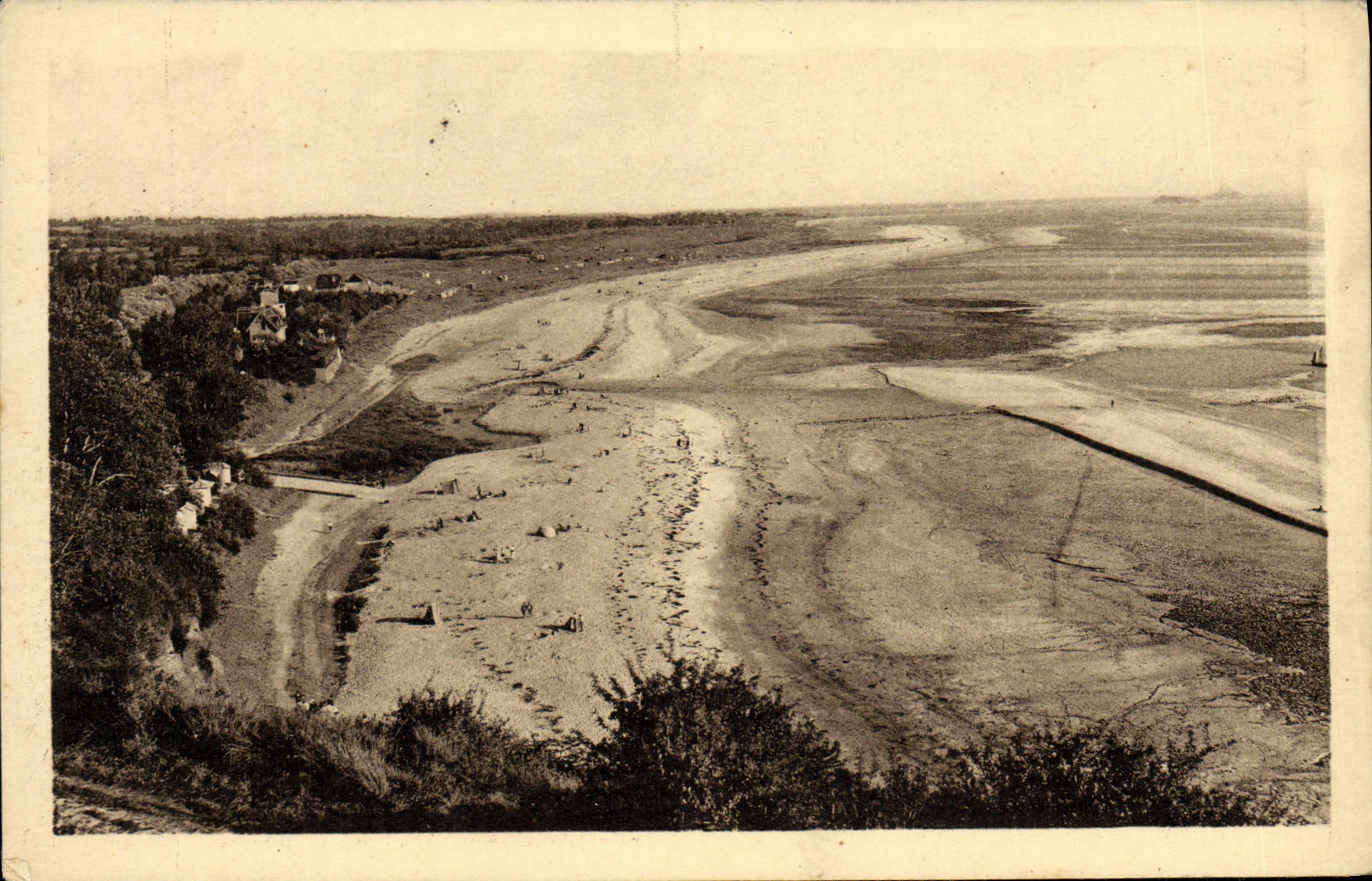 VINTAGE POSTCARD Holy Jean the Thomas the Beach and Mont Saint Michel