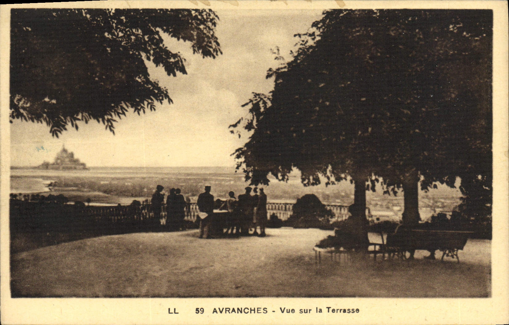 CPA Avranches Vue sur la Terrasse Mont Saint Michel