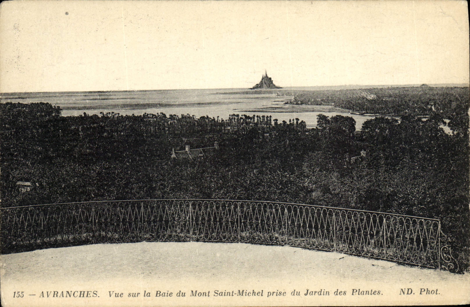 CPA Avranches Vue sur la Baie du Mont Saint Michel Prise du Jardin des Plantes