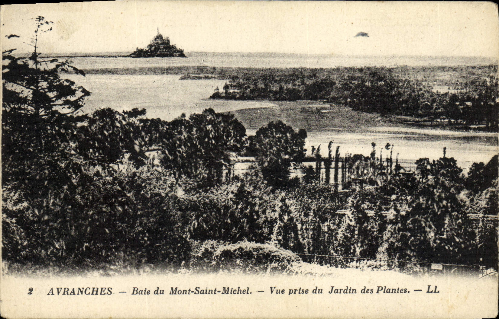 CPA Avranches Baie du Mont Saint Michel Vue Prise du Jardin des Plantes