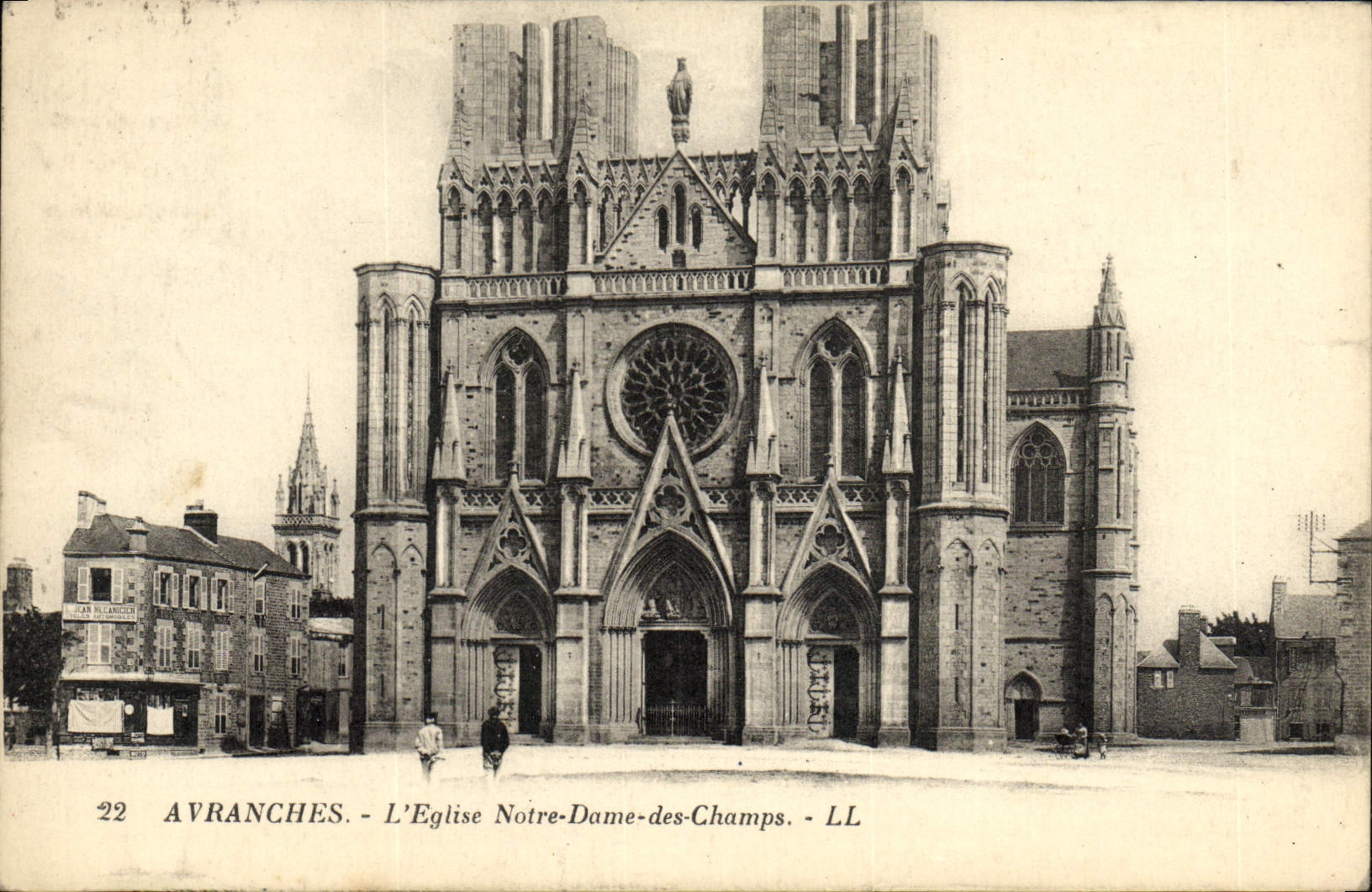 CPA Avranches L'Eglise Notre Dame des Champs