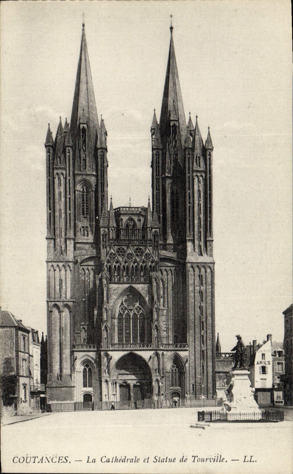 CPA Carolles La Cathedrale et Statue de Tourville
