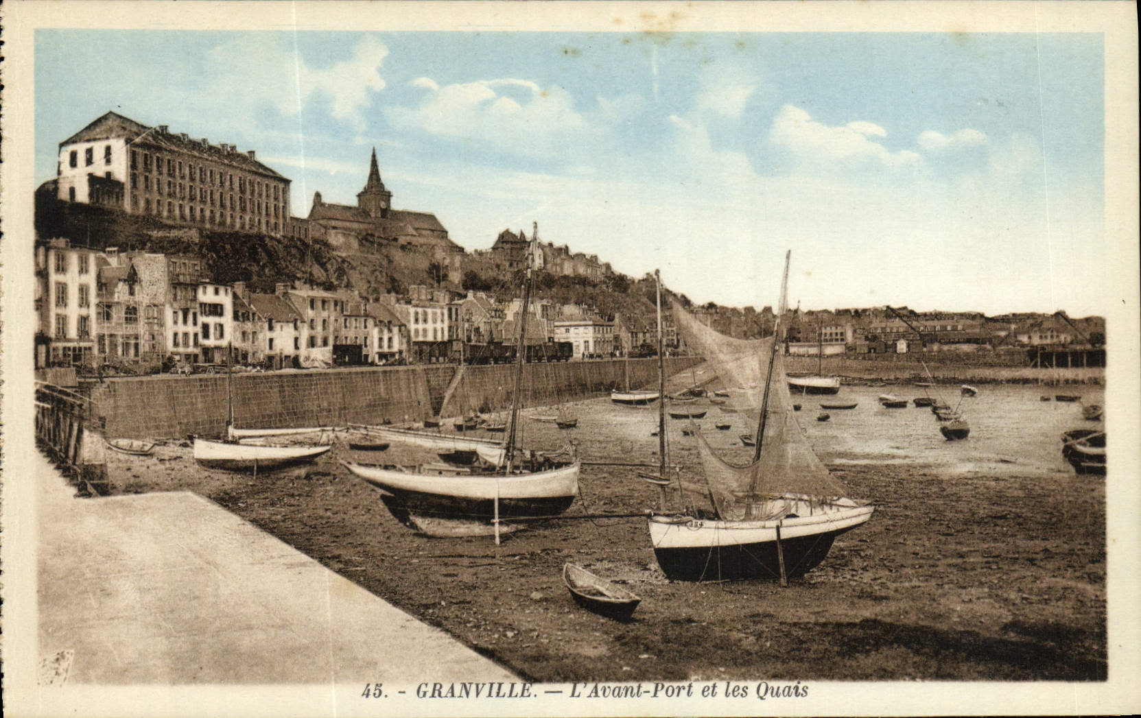 CPA Granville L'Avant Port Et Les Quais Bateaux