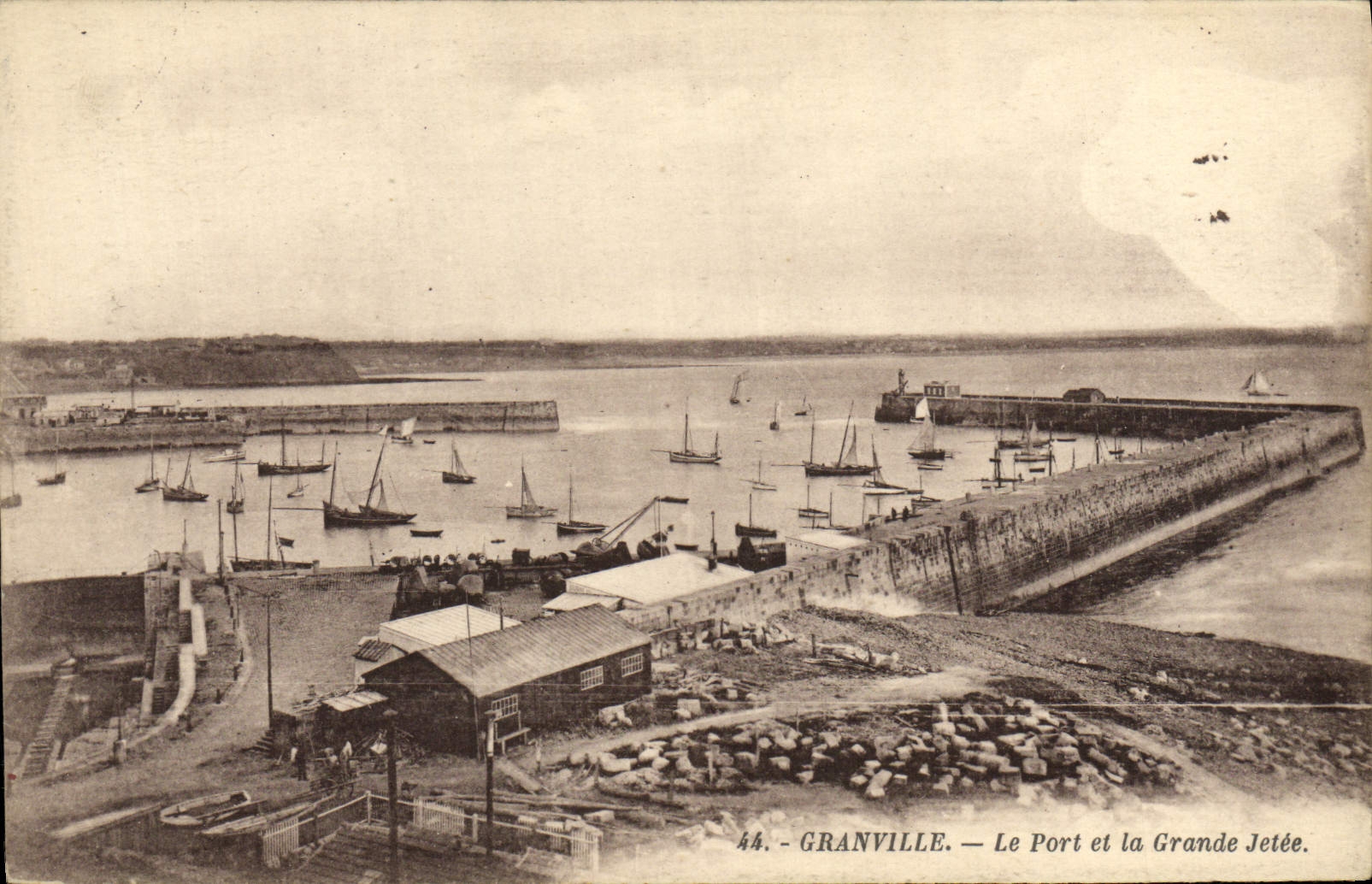 CPA Granville Le Port et la Grande Jetee