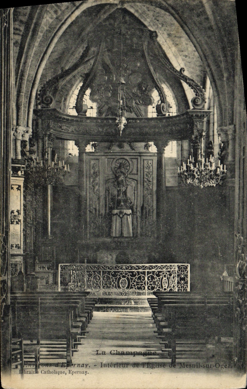 CPA Environs d'Epernay Interieur de l'eglise de Mesnil sur Oger
