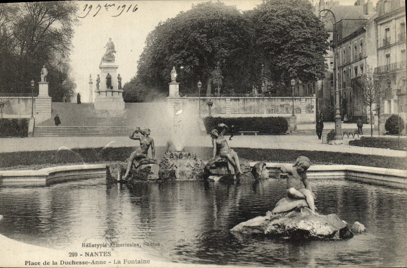 VINTAGE POSTCARD Nantes Places of the Duchess Anne the Fountain
