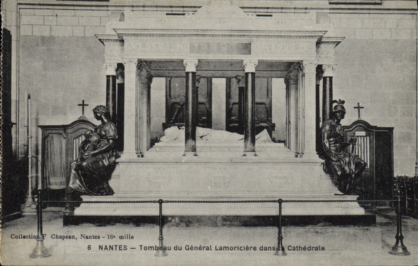 VINTAGE POSTCARD Nantes Tomb of General Lamoriciere in the cathedral