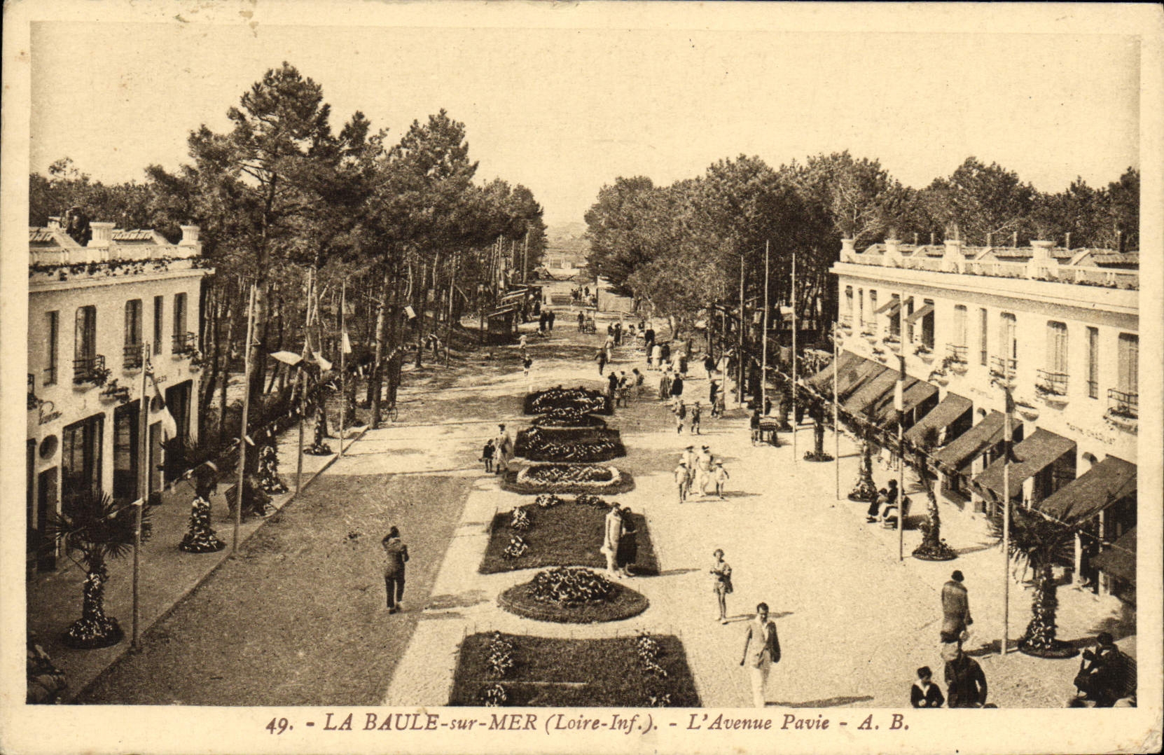 VINTAGE POSTCARD La Baule On Sea the Pavia avenue