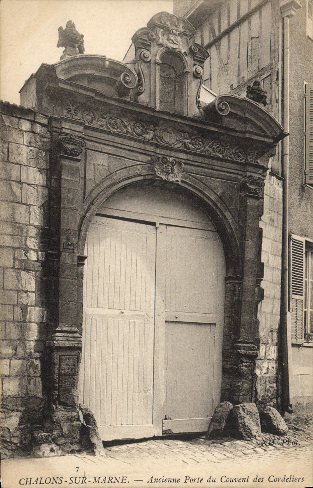 La POSTAL Chalons de la VENDIMIA en el Marne viejo lleva el convento de Coreliers