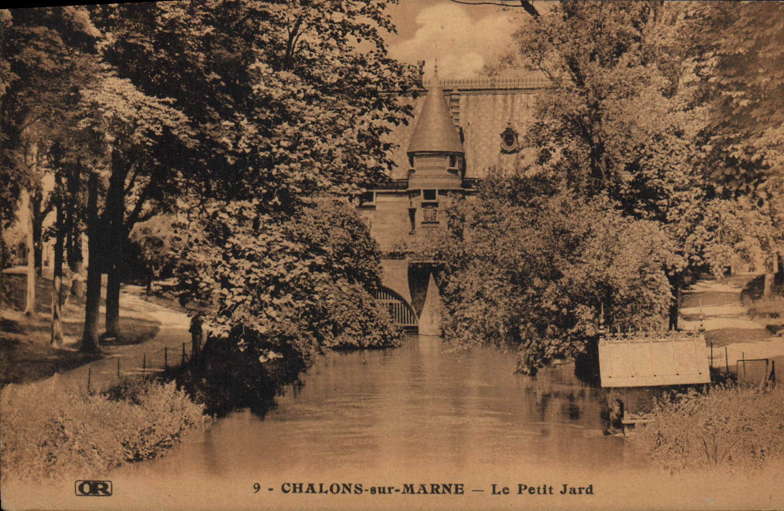 CPA Chalons Sur Marne Le Petit Jard