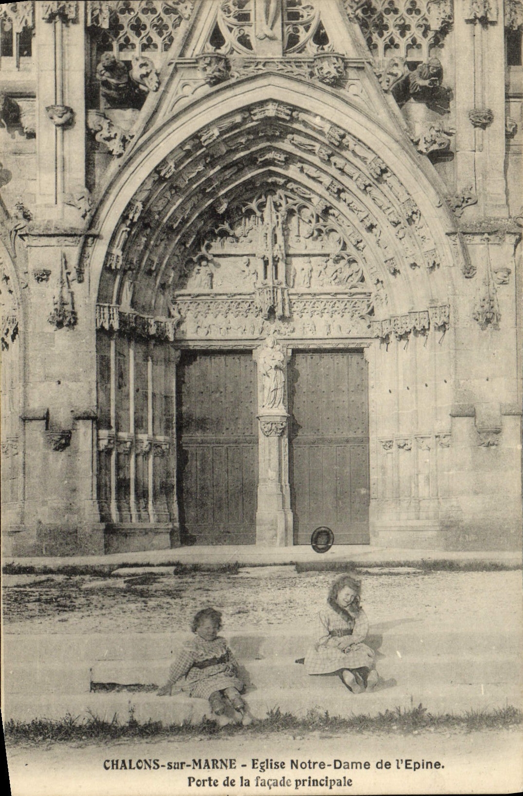 VINTAGE POSTCARD Chalons On the Notre Dame Marne Of the Spine Carries Principal Frontage Children