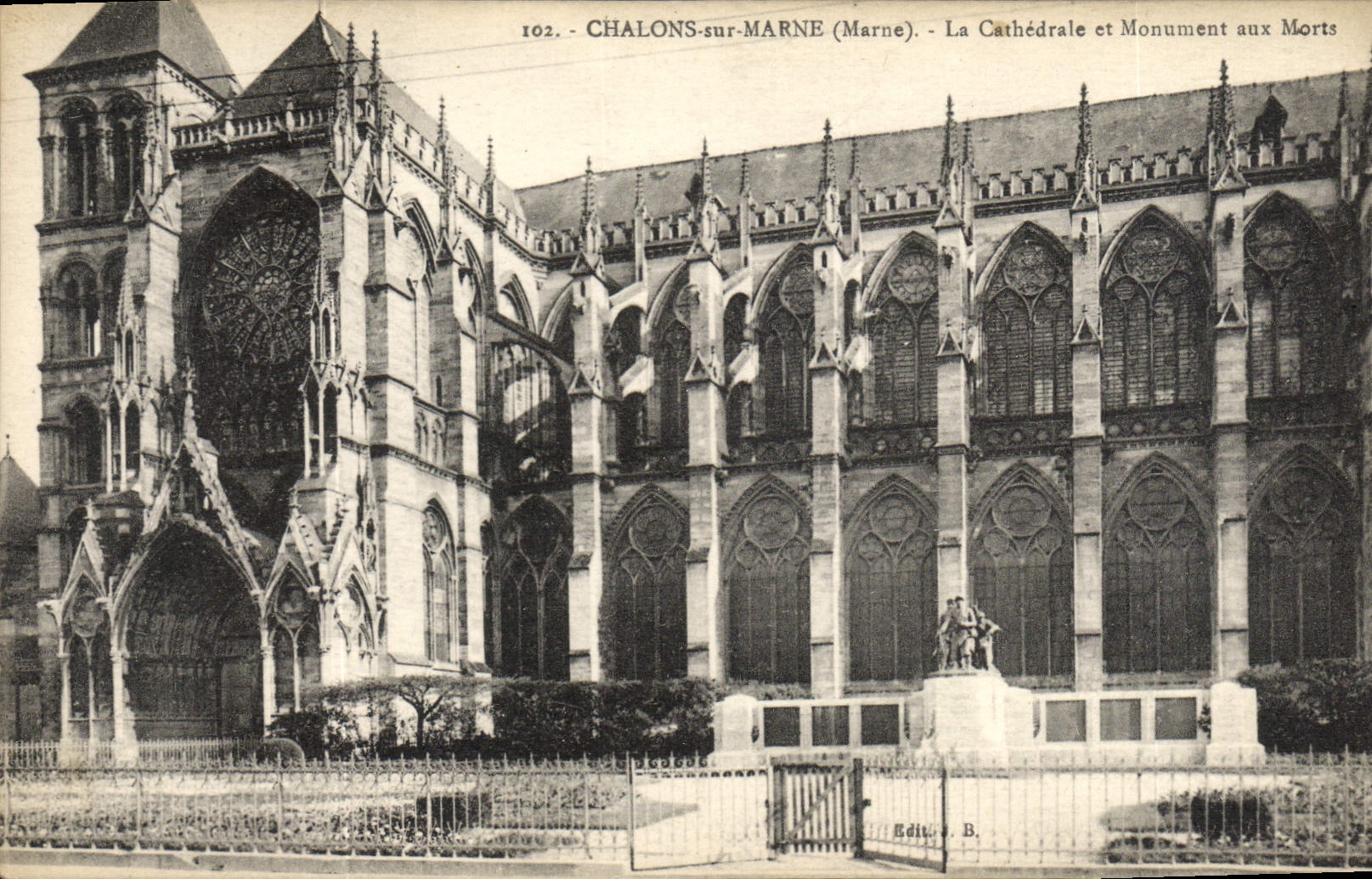 VINTAGE POSTCARD Trawl-nets On the Marne the Cathedral And War memorial Militaria