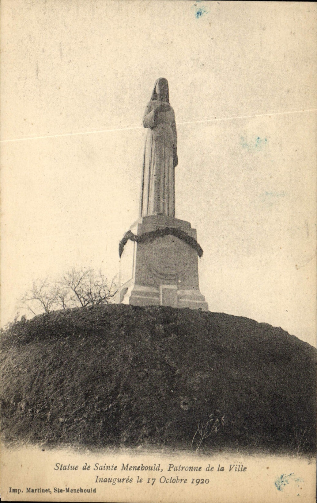 VINTAGE POSTCARD Statue Of Menehould Saint Sponsors City