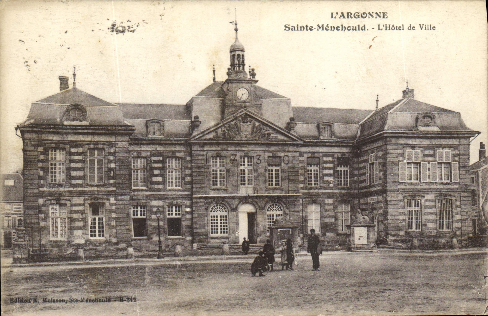 VINTAGE POSTCARD Argonne Sainte Menehould the Town hall
