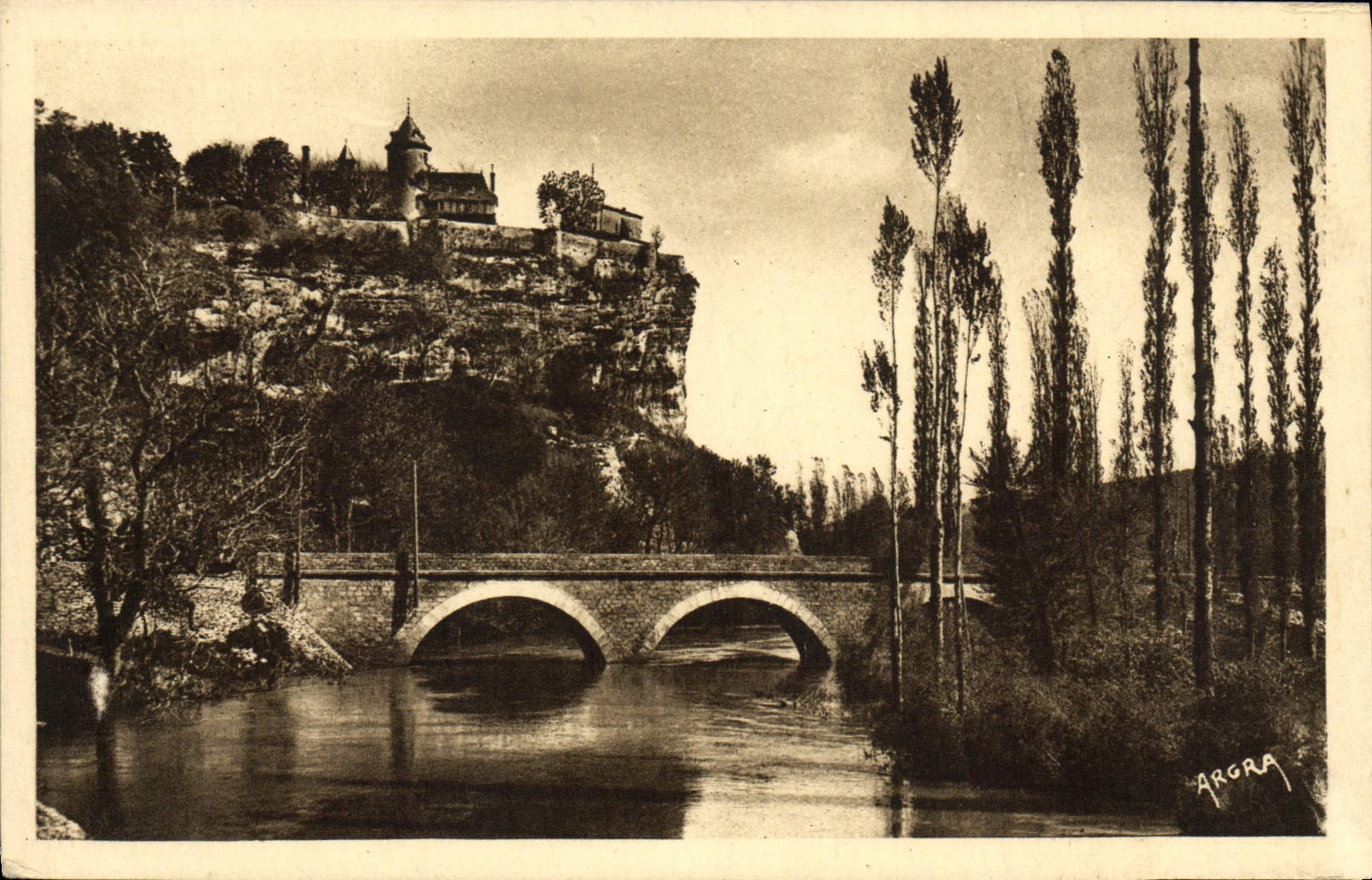 VINTAGE POSTCARD Castle De Belcastel