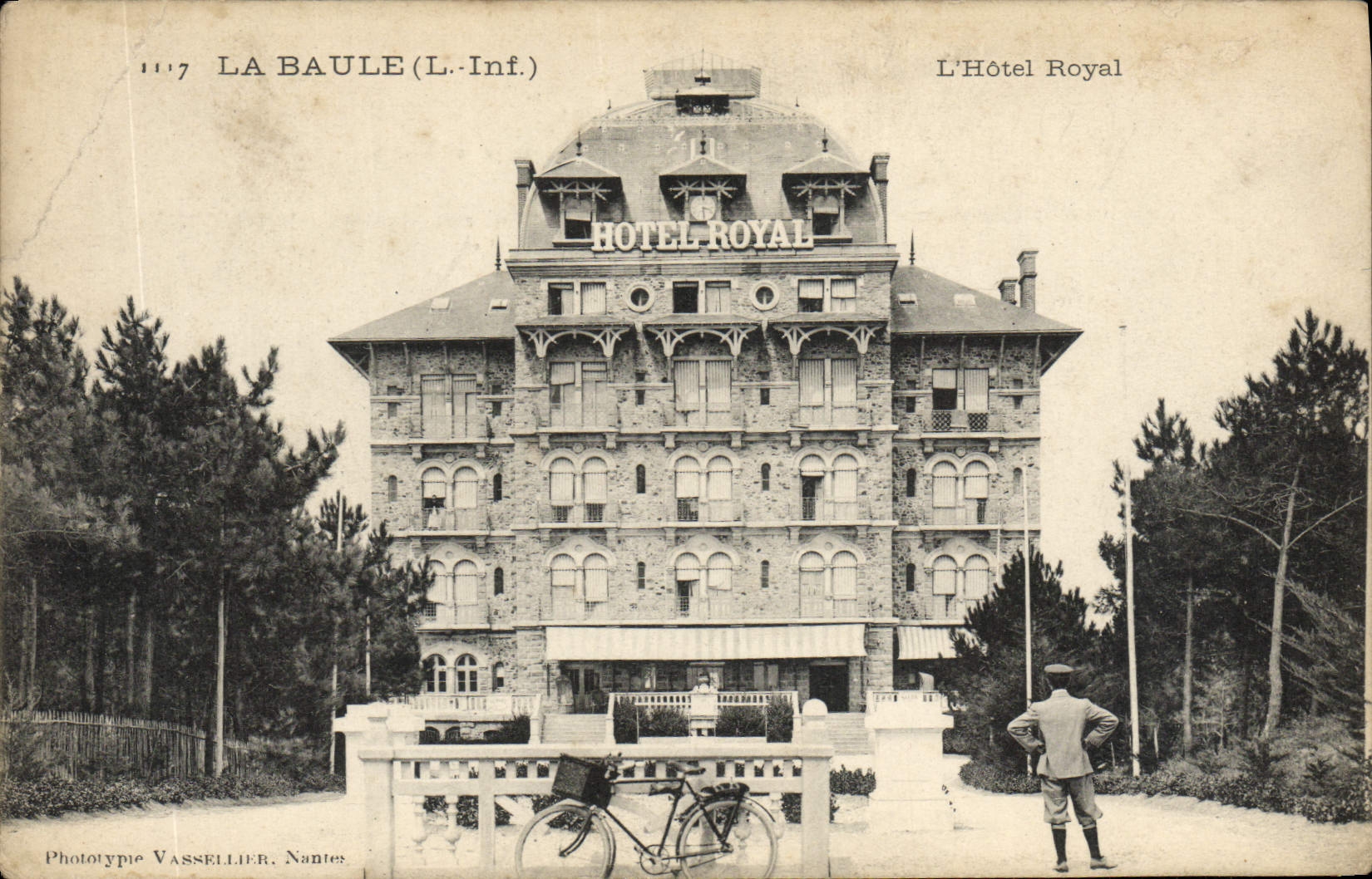 VINTAGE POSTCARD La Baule the Royal Hotel Bicycle Cycles