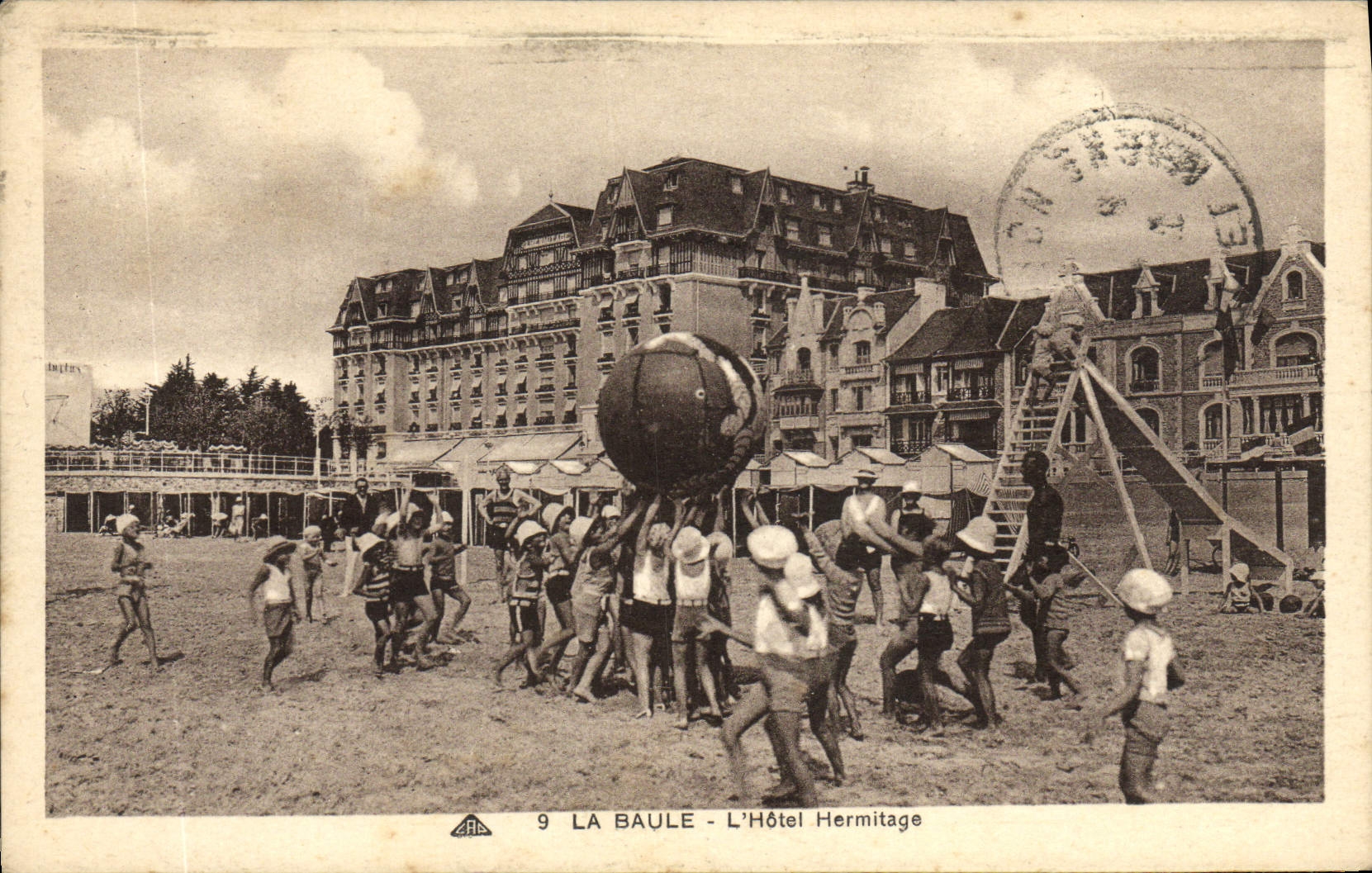 VINTAGE POSTCARD La Baule the Hotel Hermitage Children