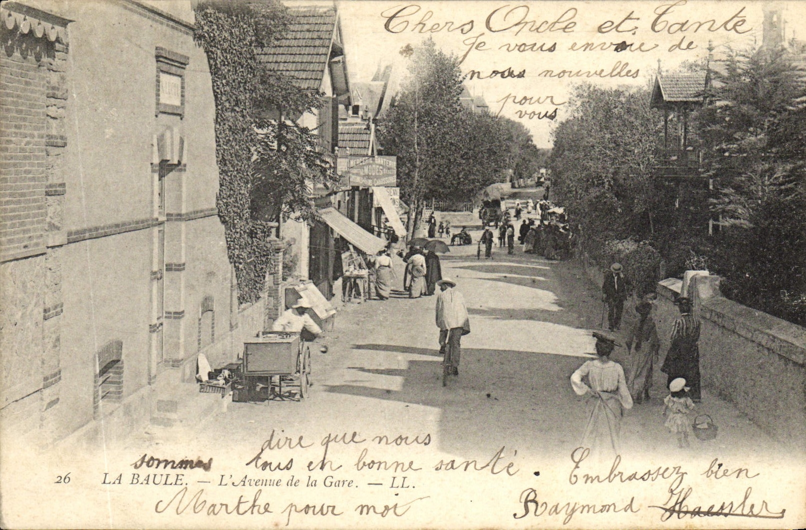 VINTAGE POSTCARD La Baule the Avenue Of the Station (good animation)
