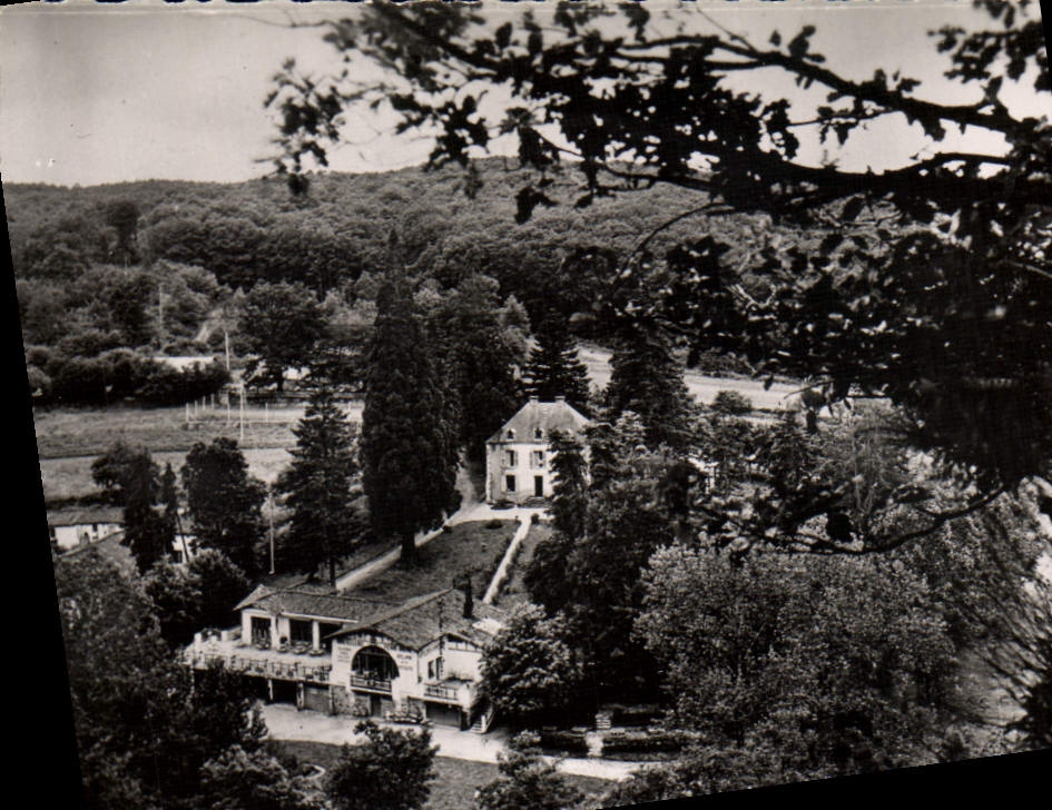 MODERN CARD Mervent Brown Fashionable country inn Of Pierre And the Drill