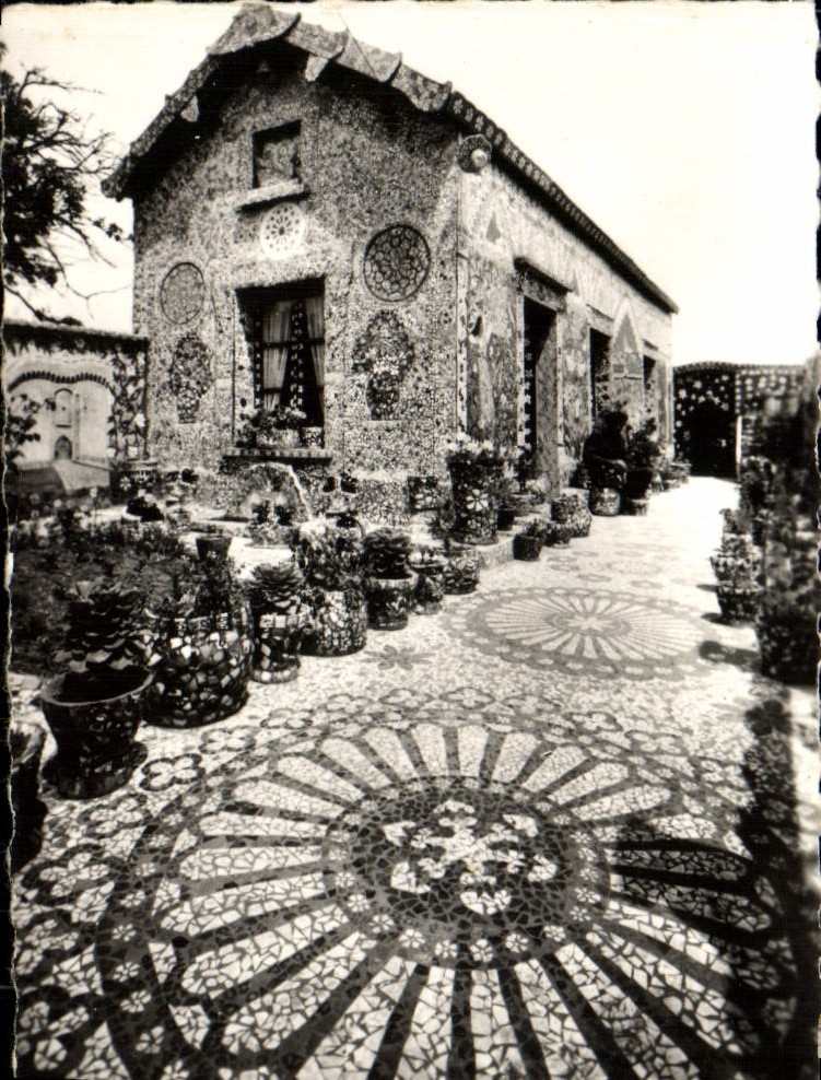 POSTAL MODERNA casa de Picassiette