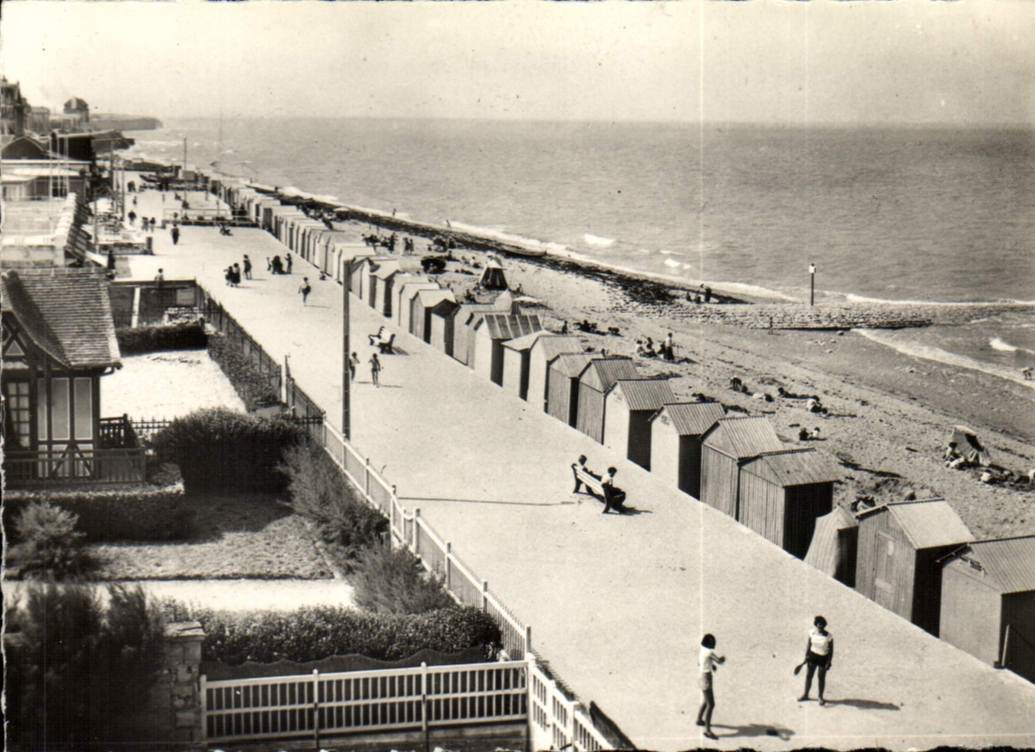 MODERN CARD Lion sur Mer the Beach And the Dam