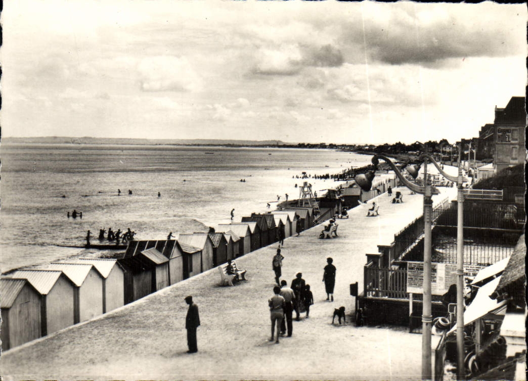 MODERN CARD Lion sur Mer the Dam And the Beach