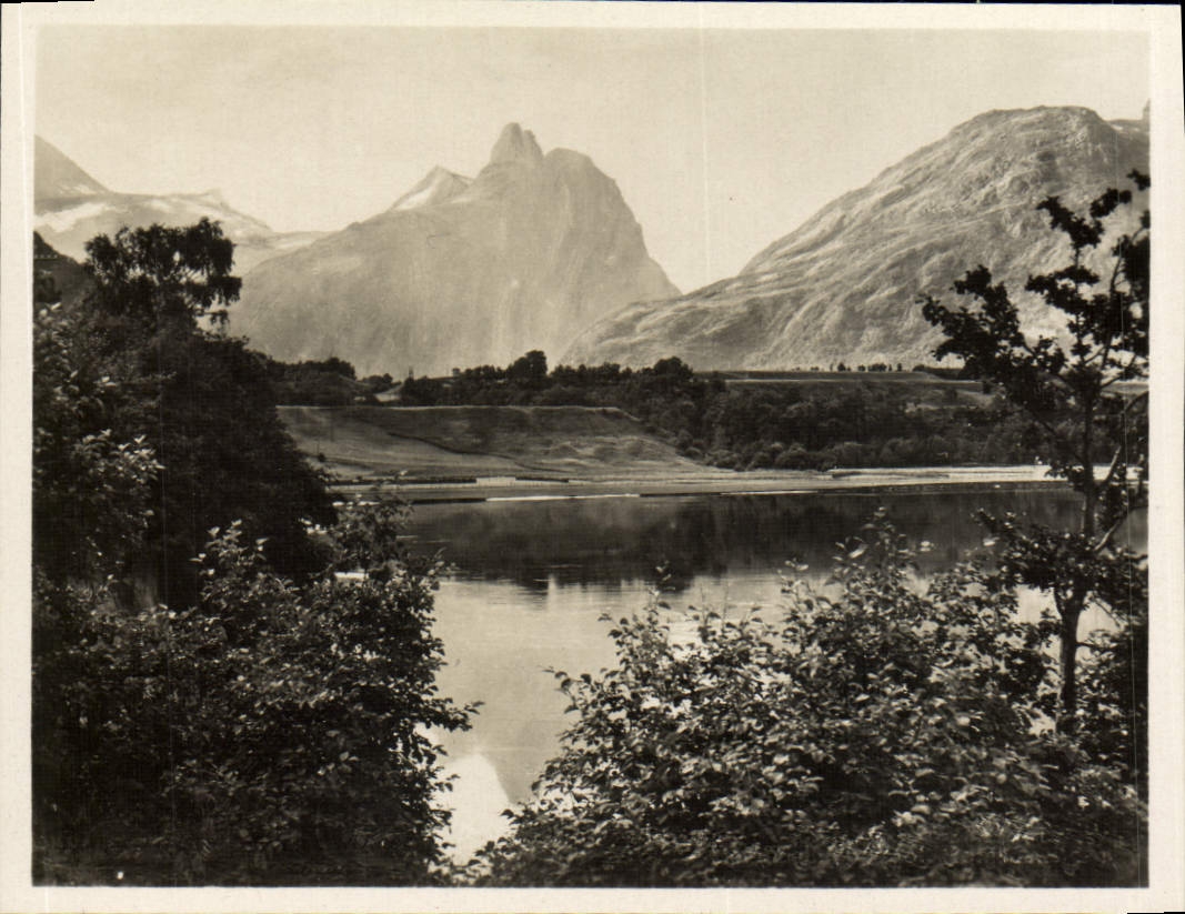 MODERN CARD Romsdalen Word Romsdalshorn