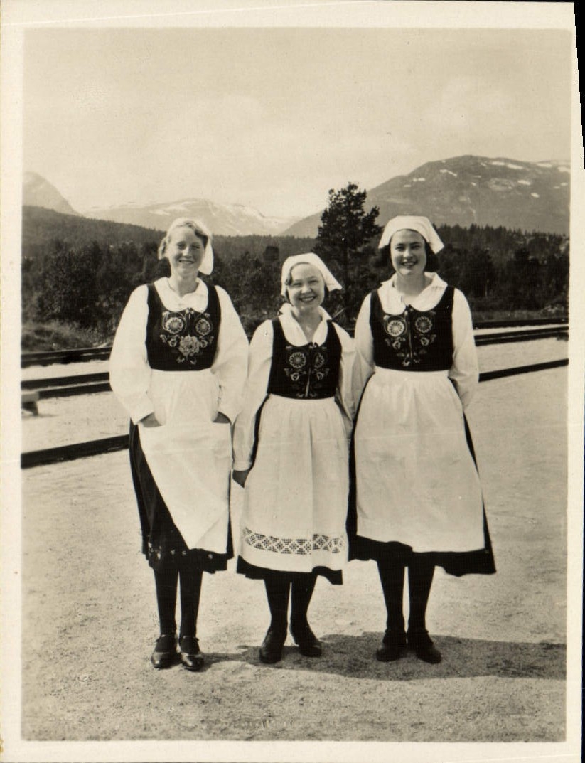CPM Bjorli Nasjonaldrakter Fra Romsdalen Femmes Folklore