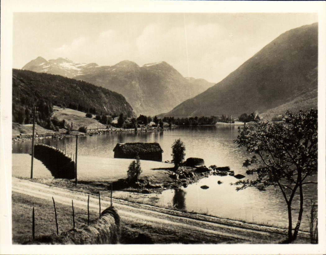 MODERN CARD Strynsvattnet