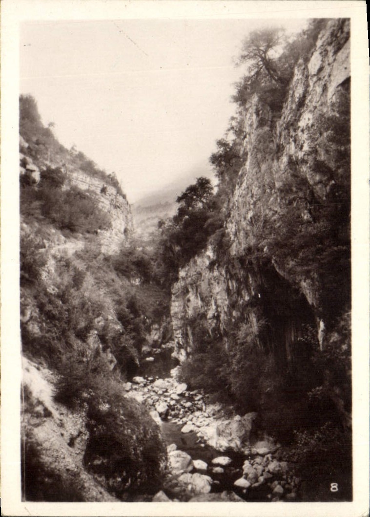 MODERN CARD Excursion of the Large Cornice River