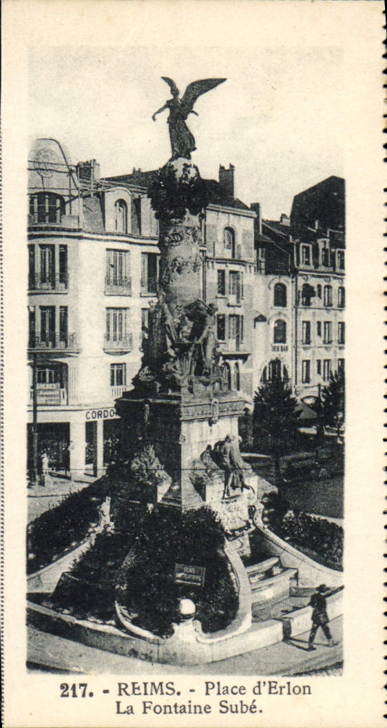 CPM Reims Place D'Erlon La Fontaine Sube
