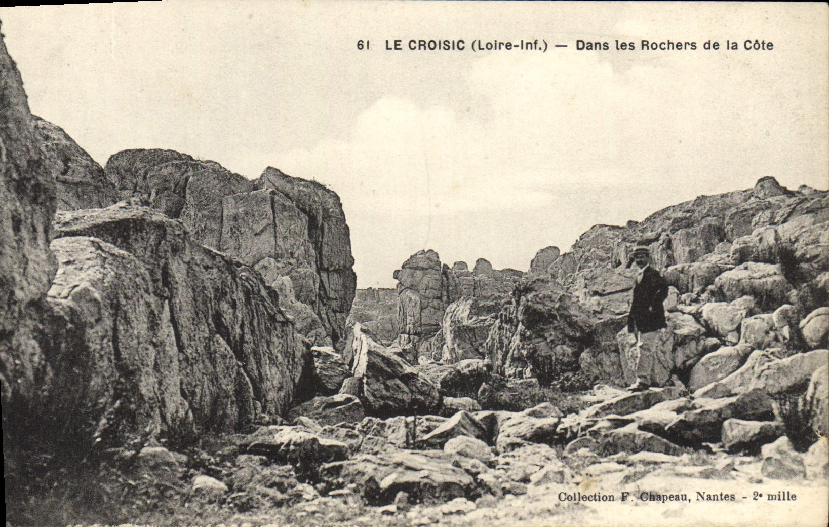 VINTAGE POSTCARD Croisic In the rocks Of the Dimension