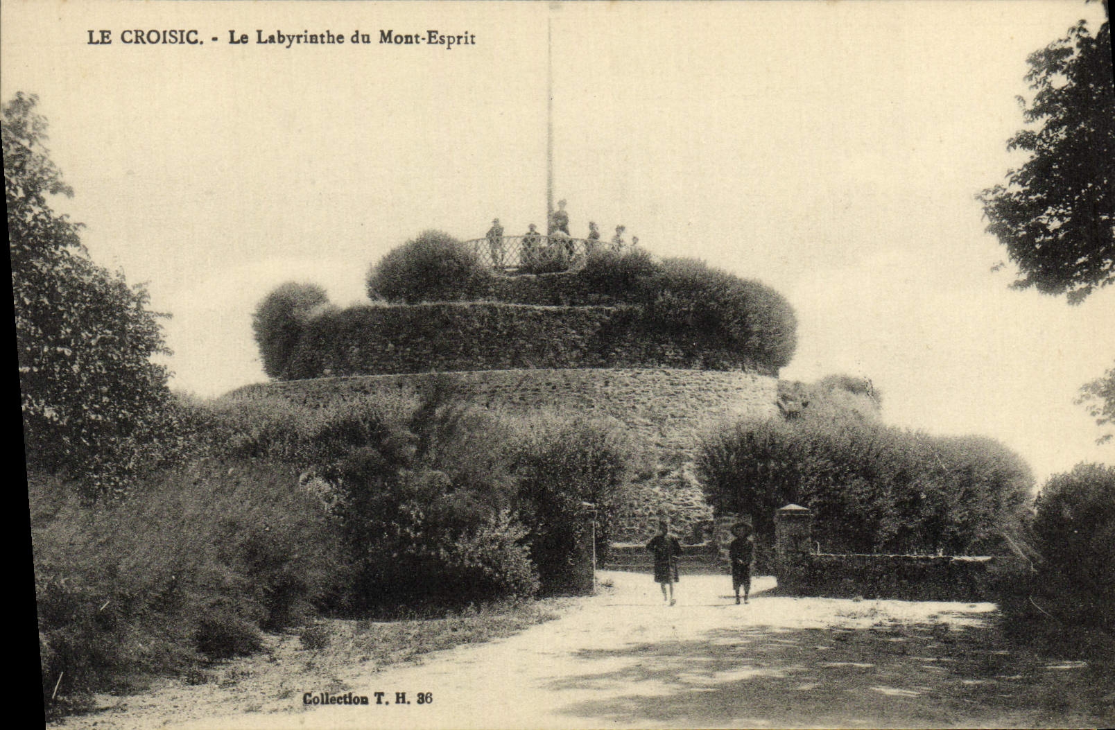 VINTAGE POSTCARD Croisic the Labyrinth Of the Mount Spirit