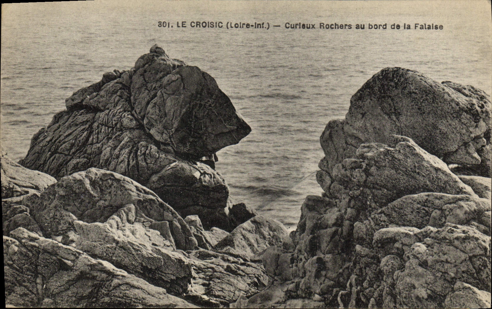 VINTAGE POSTCARD Curious Croisic Rocks At the edge of cliff