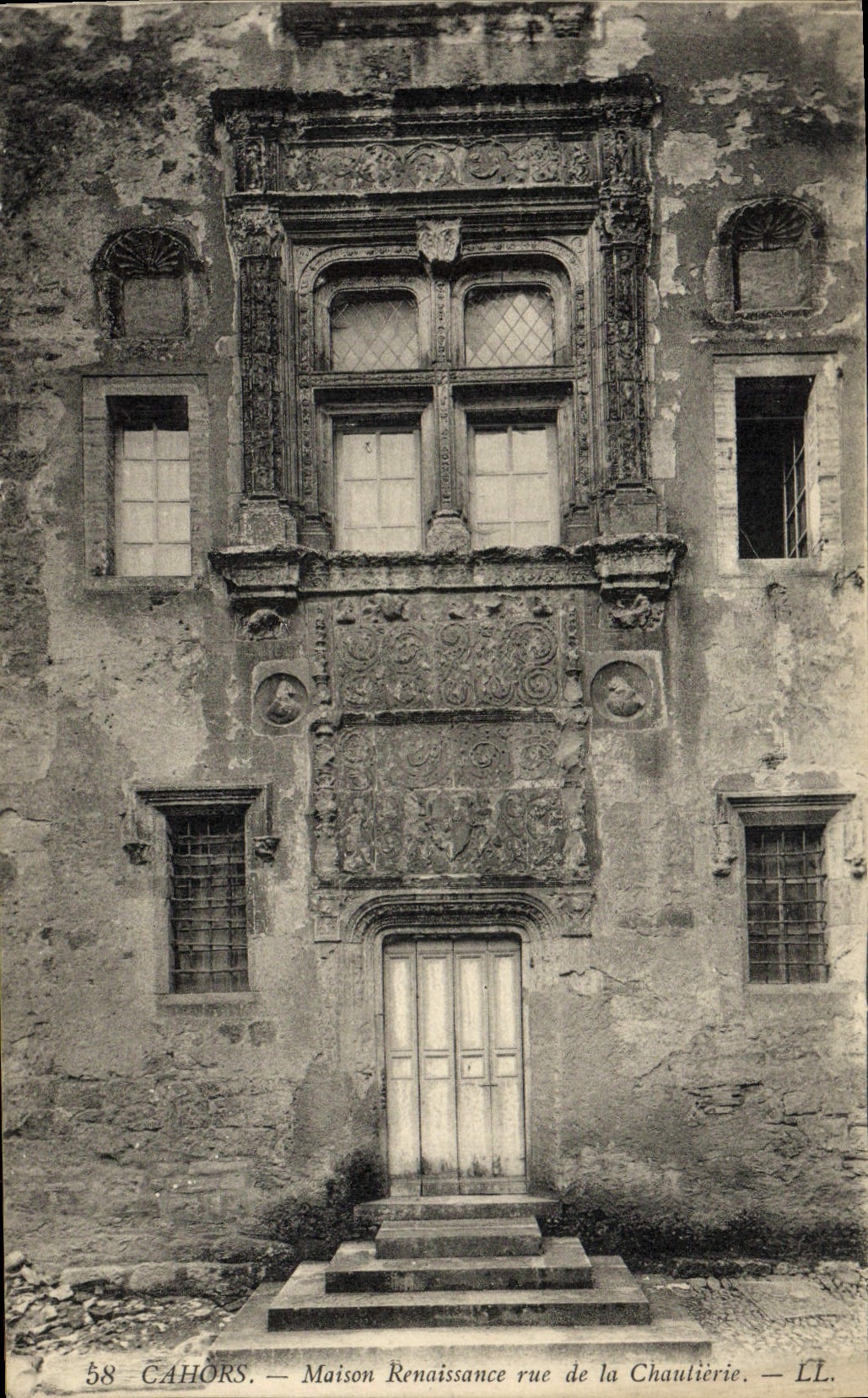 VINTAGE POSTCARD Cahors House Renaissance street of Chautiere