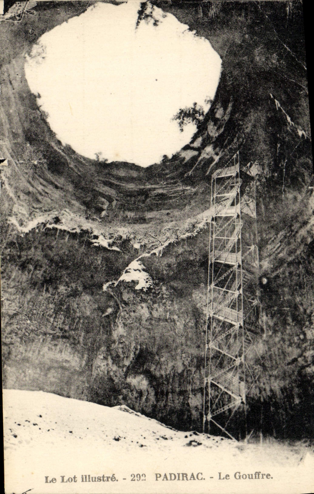 VINTAGE POSTCARD the Batch Illustrates Padirac Gouffire