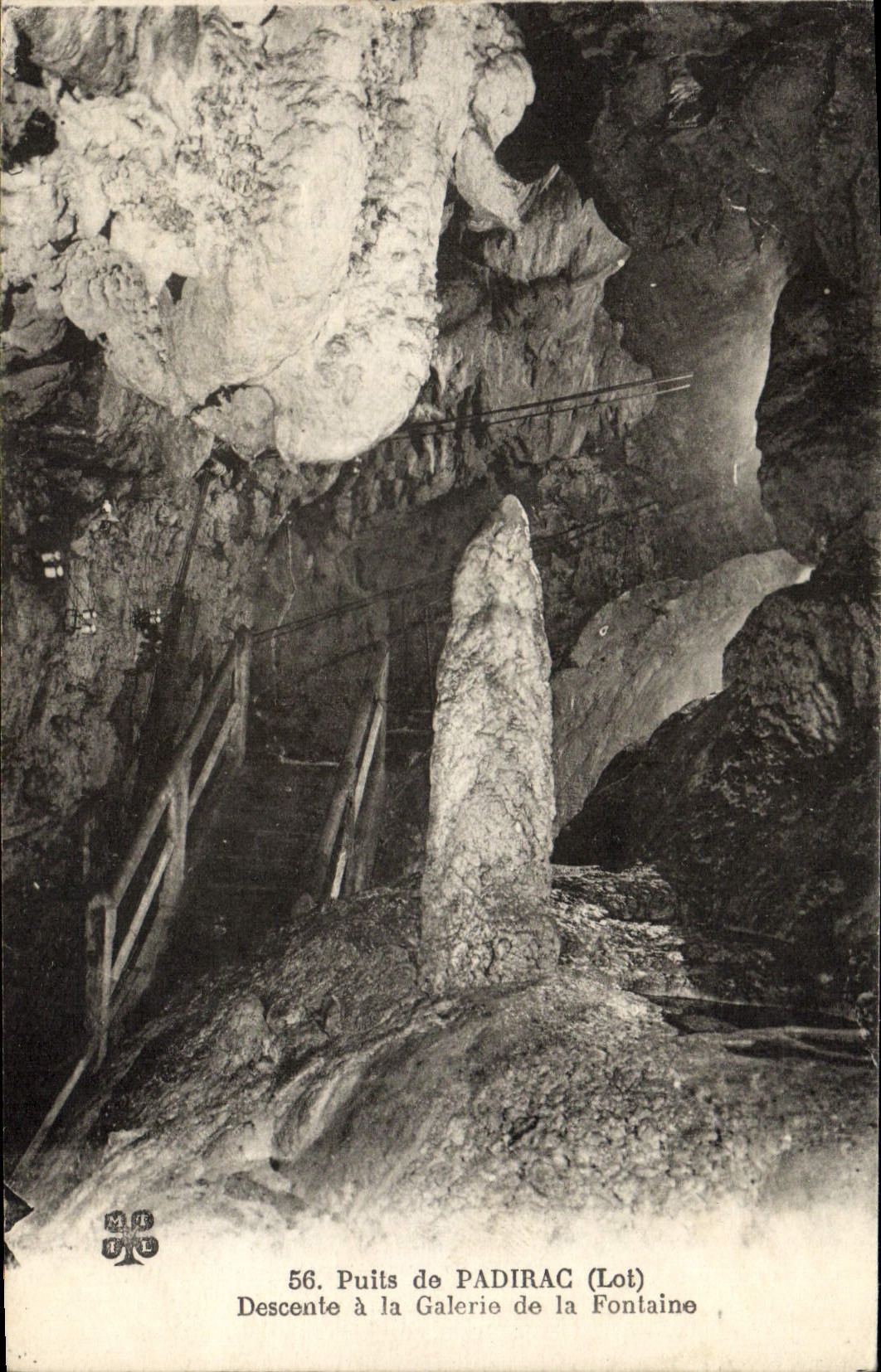 VINTAGE POSTCARD Well De Padirac Descent With the Gallery Of the Fountain