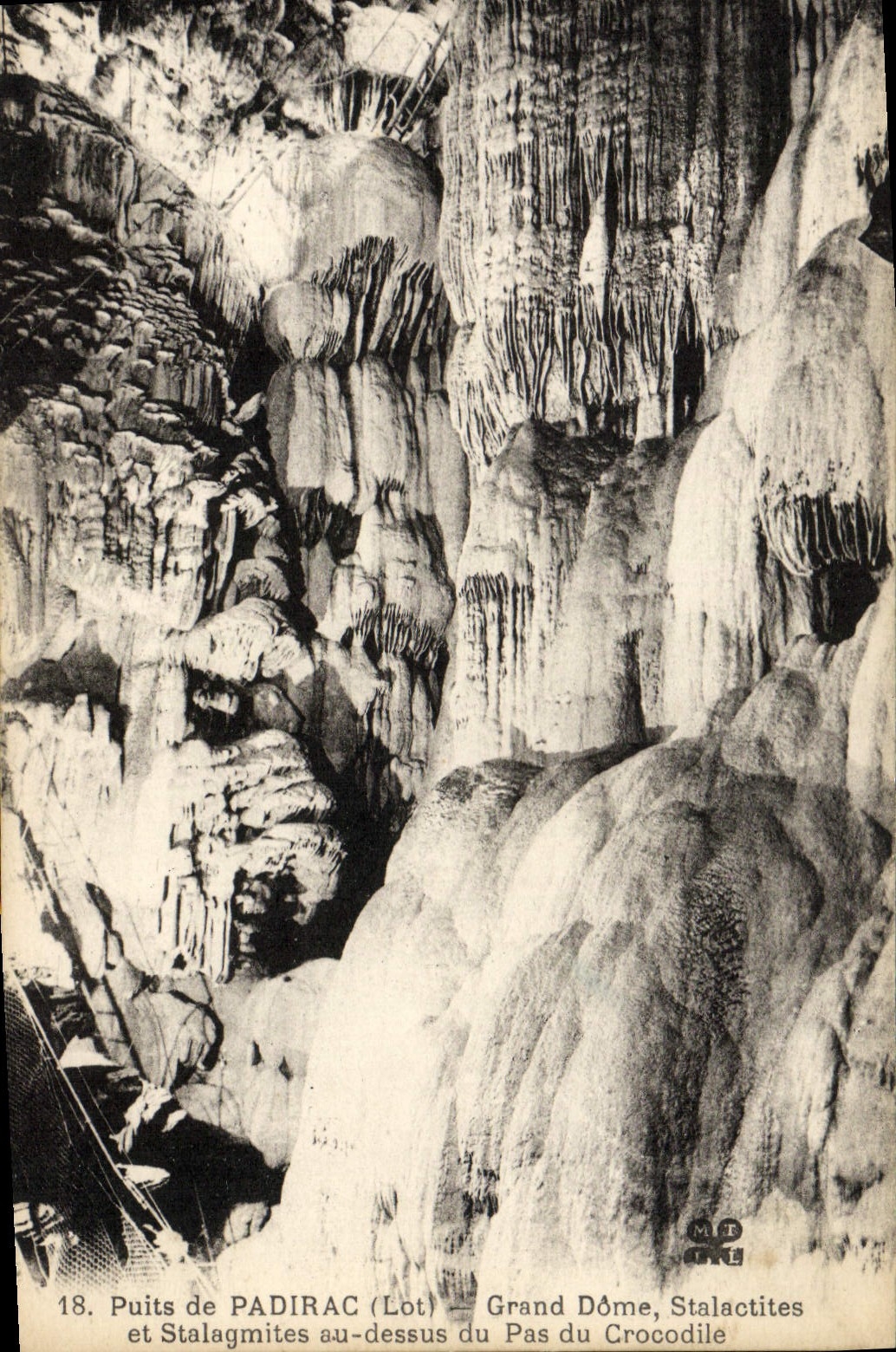 CPA Puits De Padirac Grand Dome Stalactites Et Stalagmites au dessu du pas du crocodile