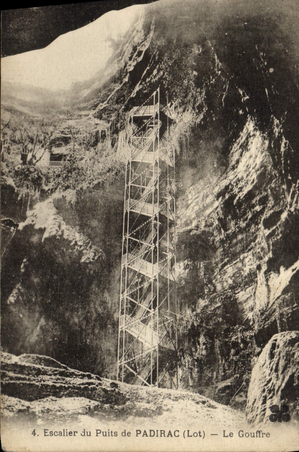 CPA Escalier Du Puits De Padirac Le Gouffre